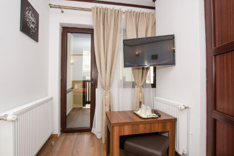 TV și balcon Camera 3